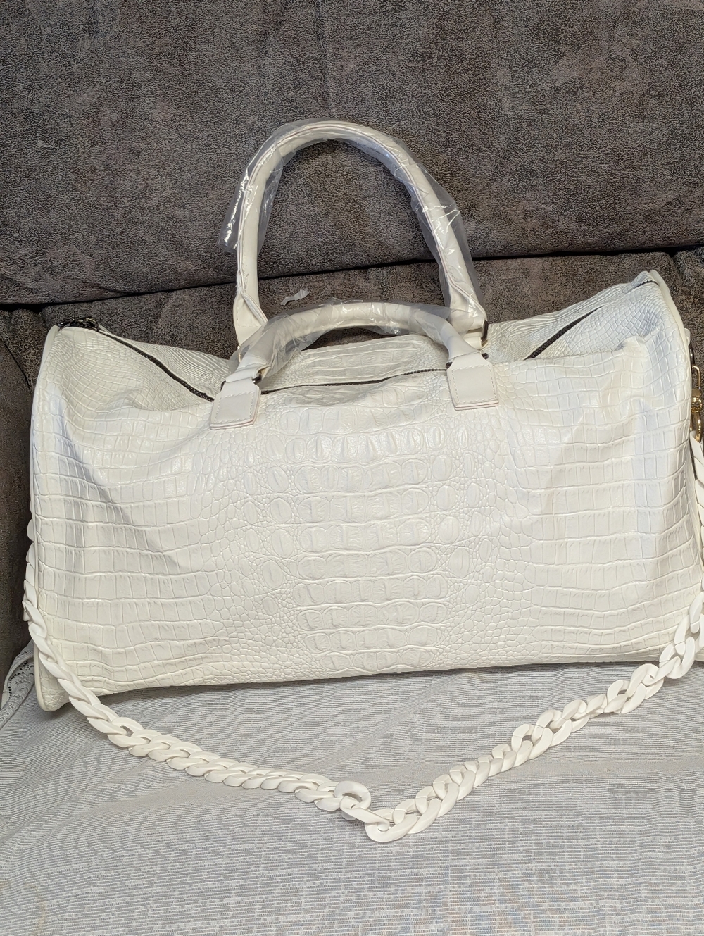 Chic White Alligator Embossed Weekender Bag | Chunky Chain Strap & Crossbody NWT